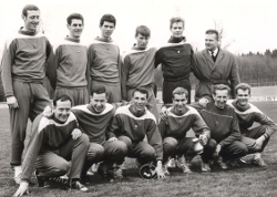 Vorne: Ernst Stierli, Sepp Meier, Peter Neuhaus, Ernst Ryter, Rene Stebler, Walter Tschudi / Hinten: Fritz Obrist, Hermann Engel, Kurt Rey, Kari Rauber, Walter Müller, Hansruedi Rauber, 1965